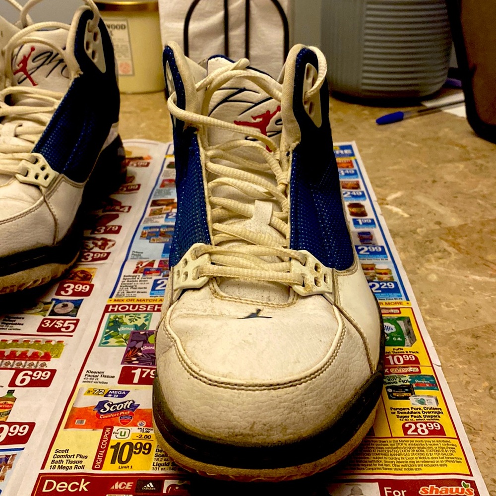 Air Jordan Flights. My favorite Jordan Shoe. Great condition, minimal creases